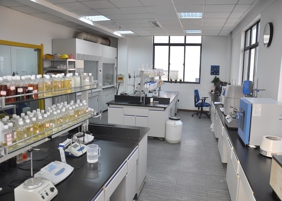 Trattamento dell'emulsione del poliacrilammide di Cas 9003-05-8 di viscosità in serie dell'acqua di scarico 500-2000 AE8030/CE6140